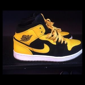 Air Jordan mid retro 1s New Love